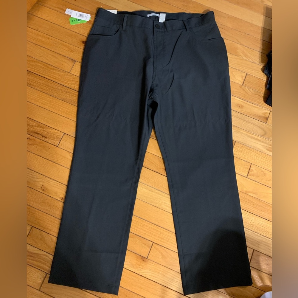 Mens charcoal Perry Ellis Portfolio pants. 40x30